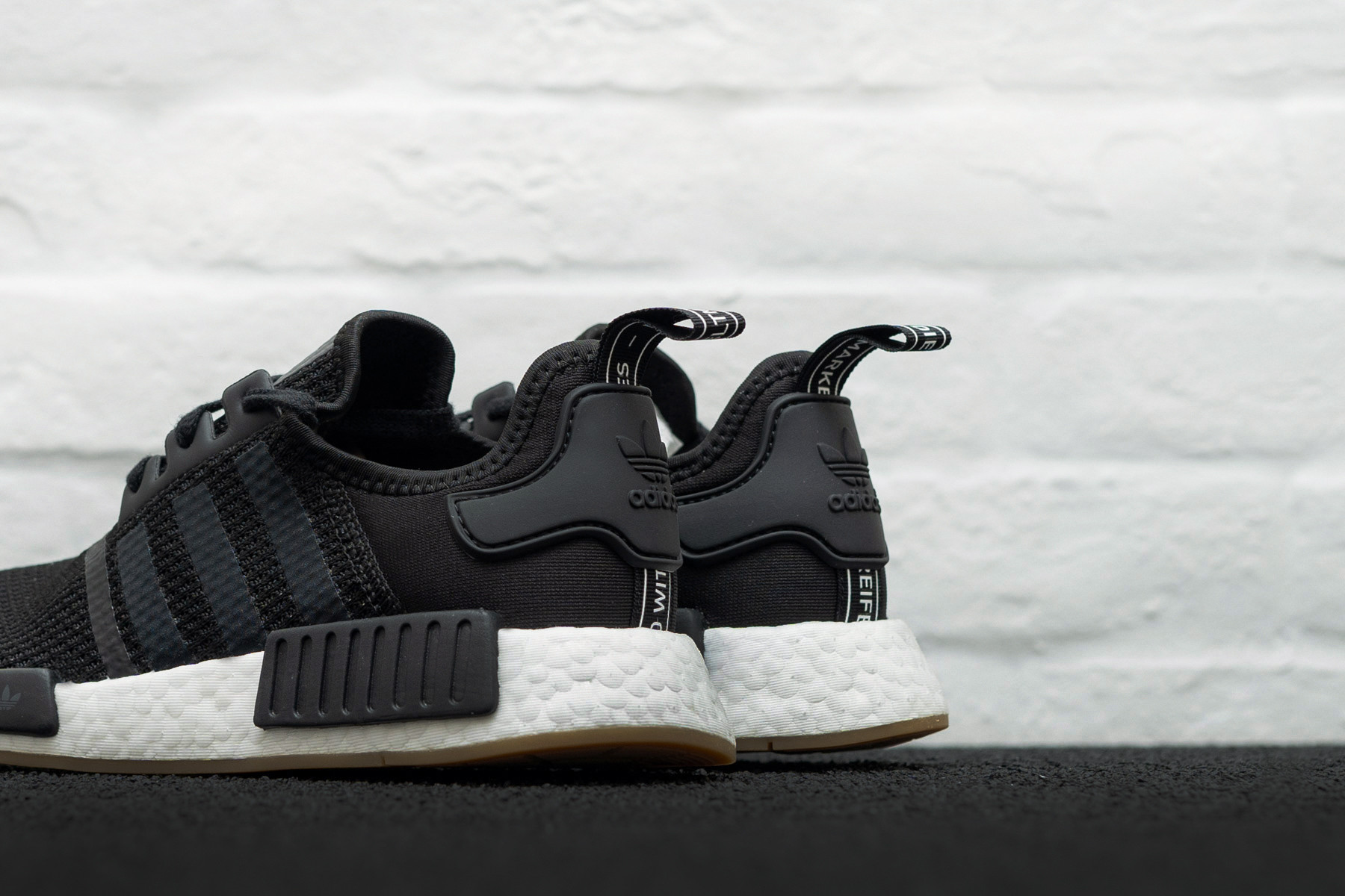 adidas nmd_r1 b42200