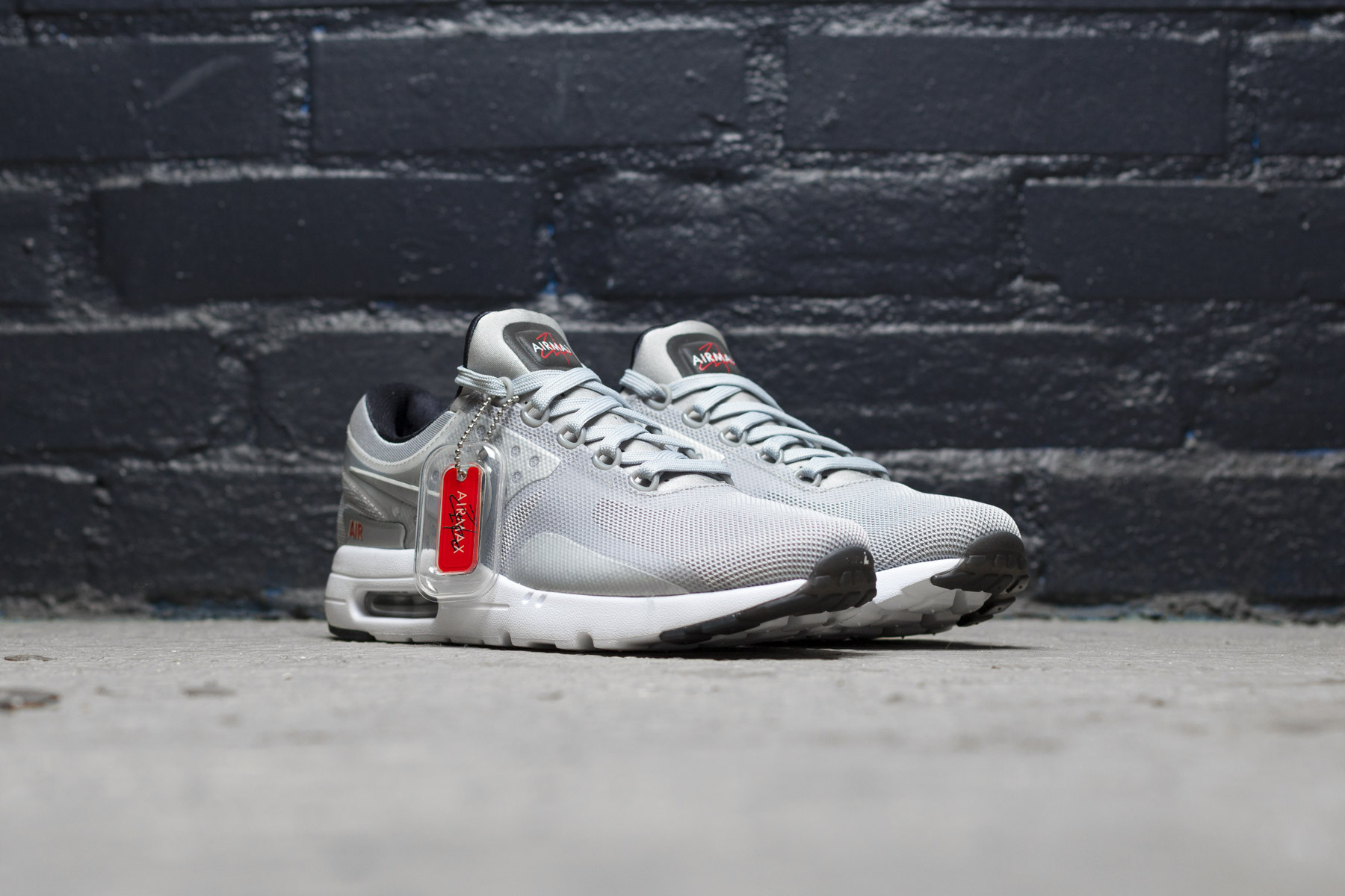 Nike Air Max Zero 'Metallic Silver & University Red Nike Air Max Zero 'Metallic Silver & University Red