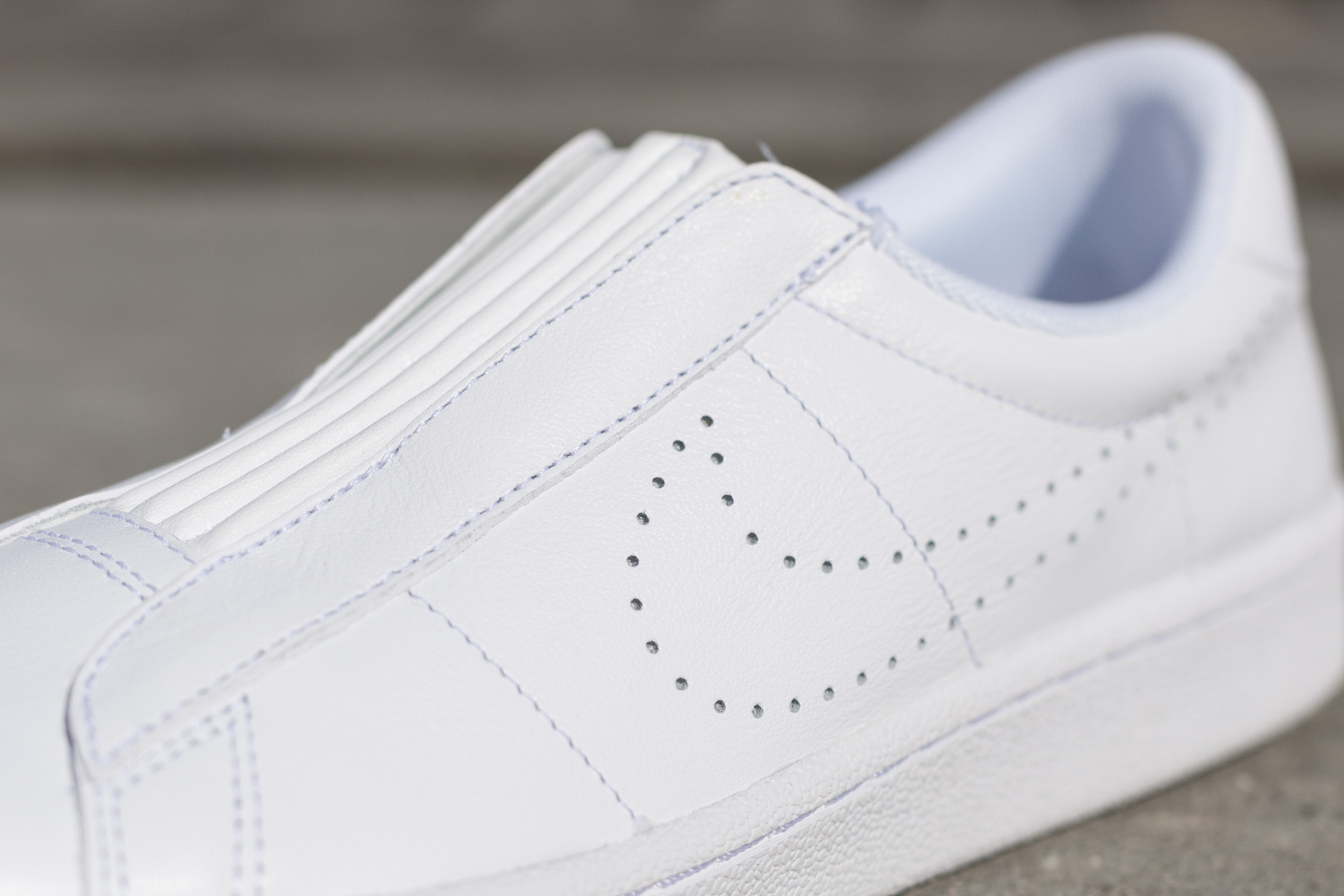 nike tennis classic ease