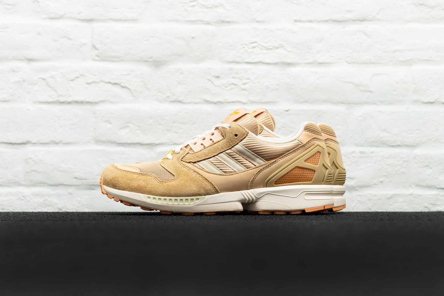 Haru adidas ZX 8000 Hazy Beige Sand H02111 | SneakerNews.com