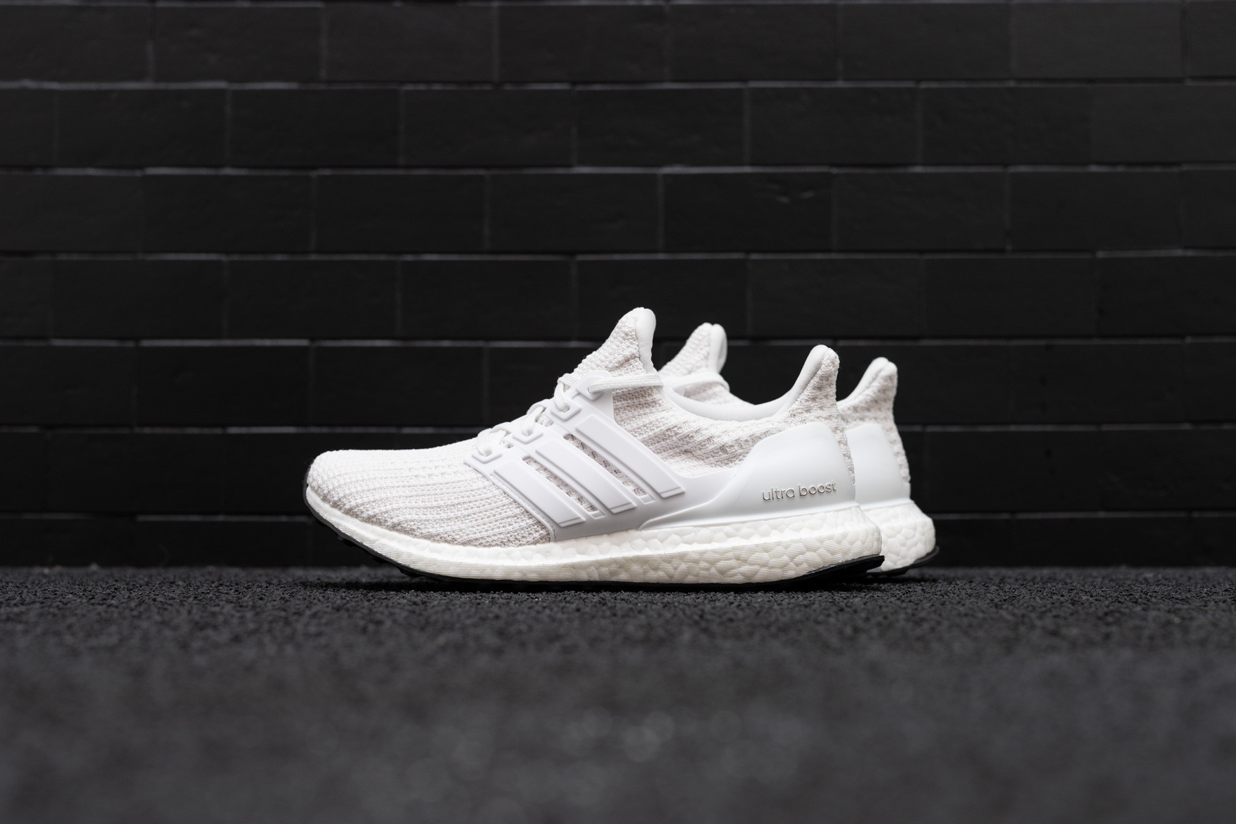 W Adidas UltraBOOST