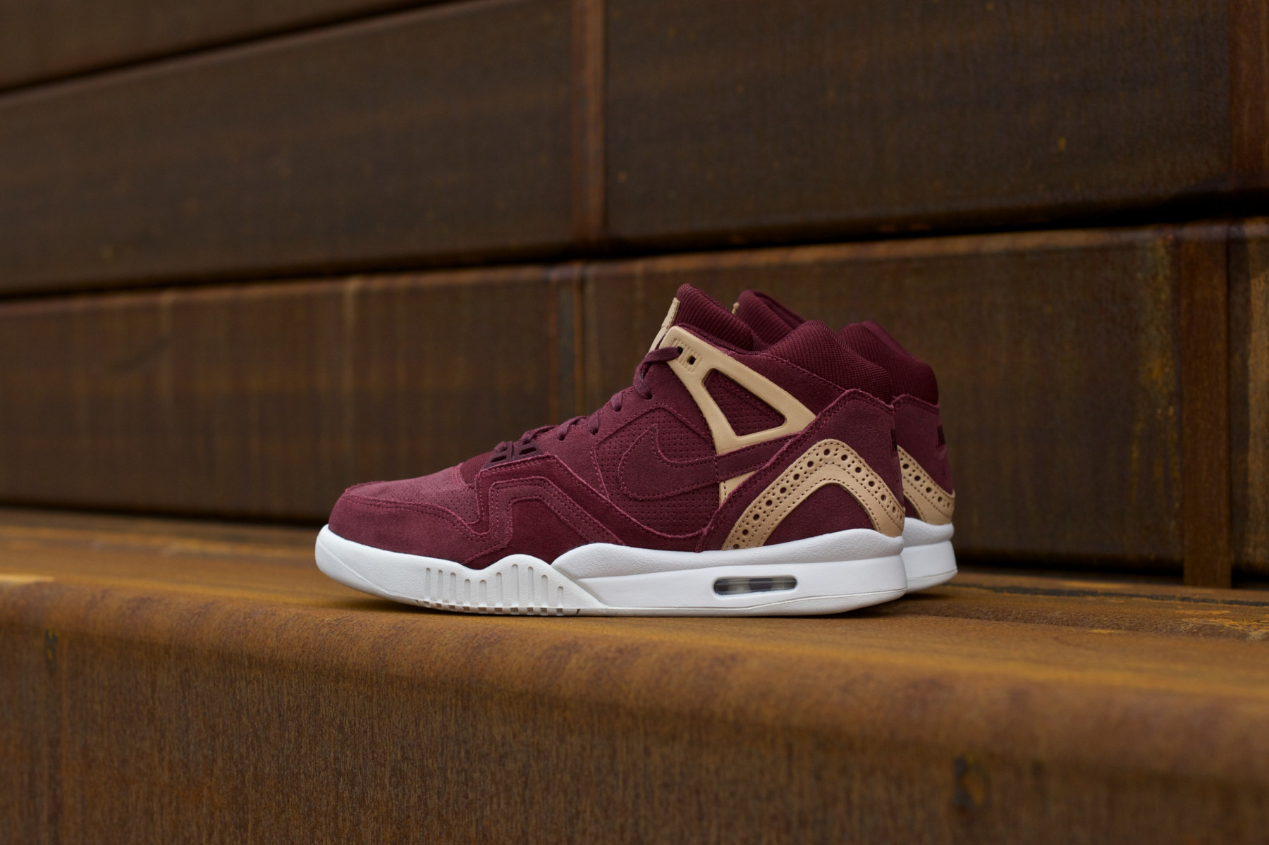 Nike Air Tech Challenge II