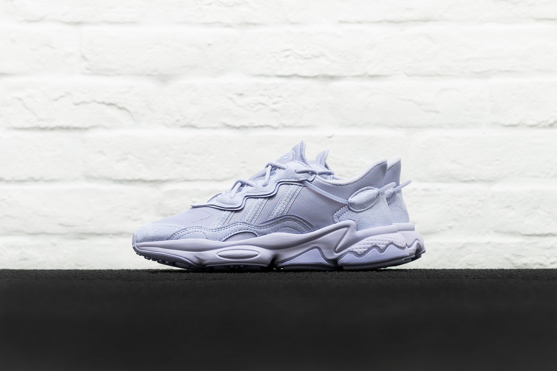 W Adidas Ozweego