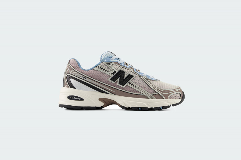W NEW BALANCE 740